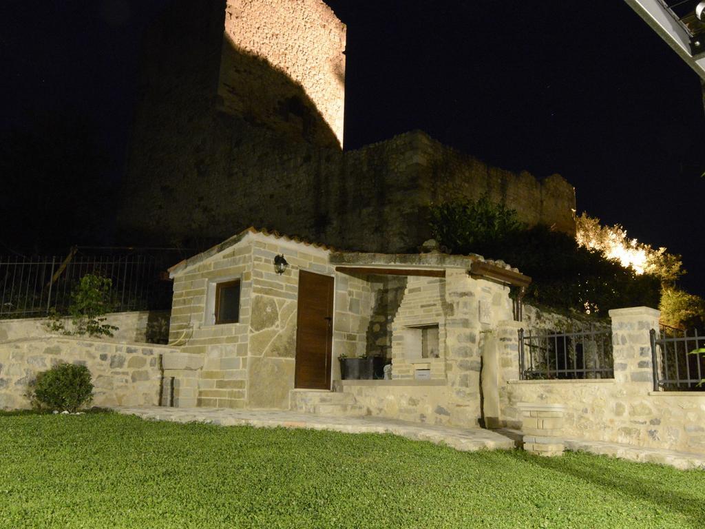 Belvilla By Oyo Graceful Apartment With Garden Petrella Guidi Exterior photo