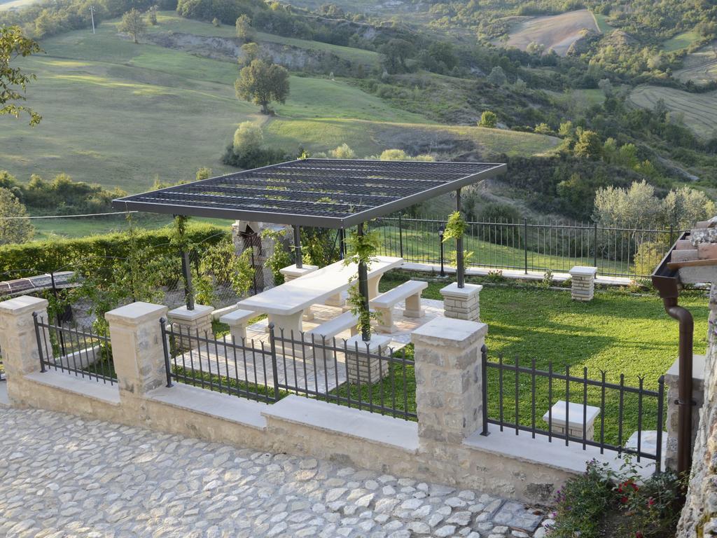 Belvilla By Oyo Graceful Apartment With Garden Petrella Guidi Exterior photo